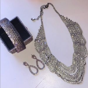 BUNDLE! Earrings, Bracelet, and necklace!!!